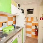 24 אכסניה *