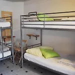 24 אכסניה *