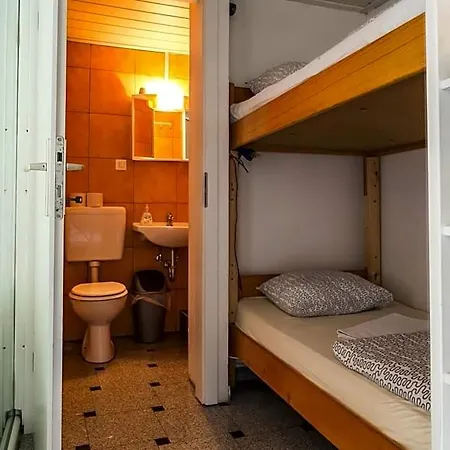 Hostel 24