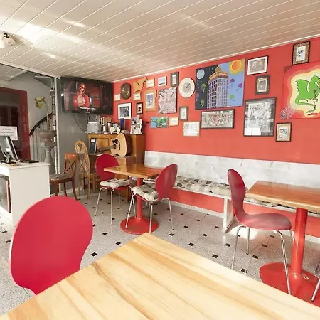 24 Auberge de jeunesse *