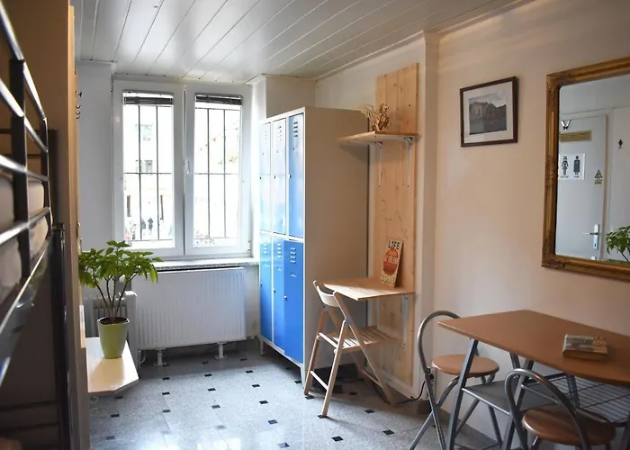 青年旅舍24 旅馆 *